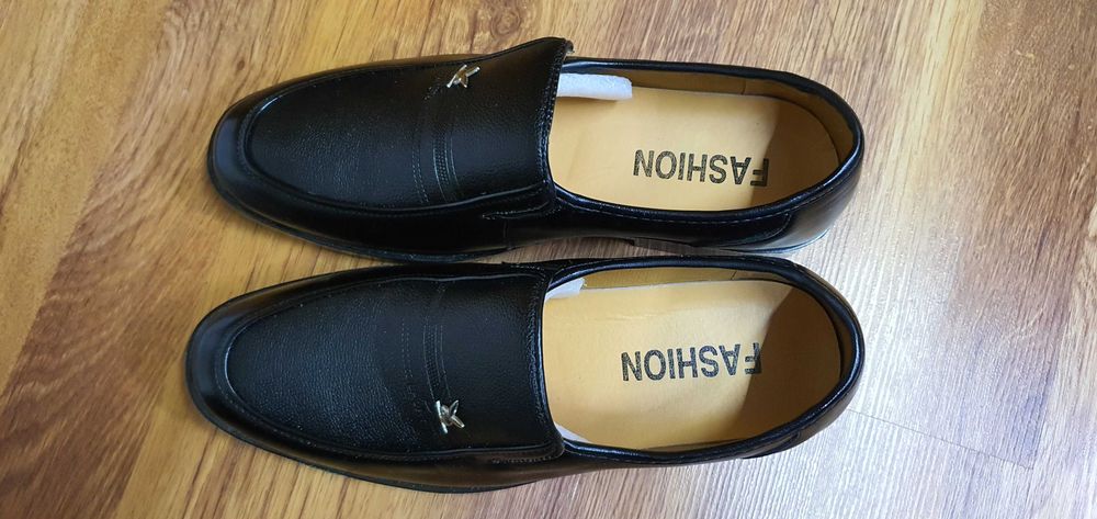 Pantofi barbatesti noi,marimea 40,culoare negru.