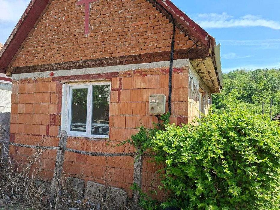 Vând o casă mică în CLADOVA-Valea Mare