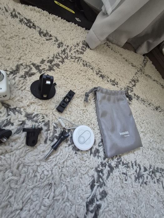 Insta360 go3s 64gb cu accesori si punga de carat folosit o  data