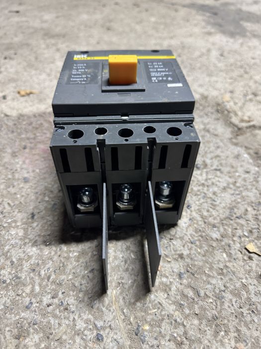 Автомат 250 ампер трехфазный