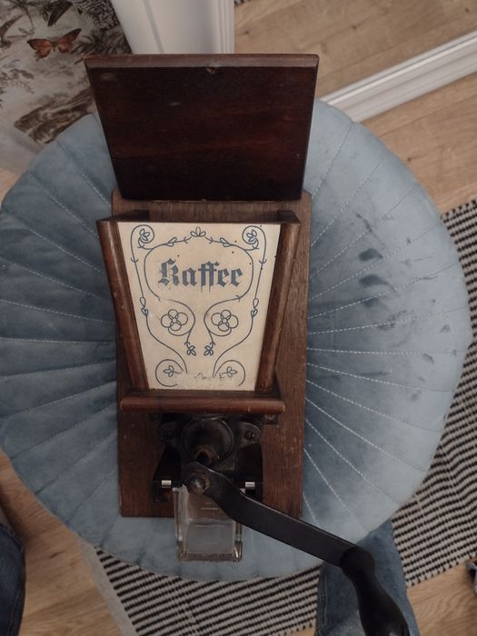Râșniță manuala de cafea