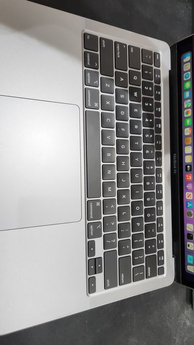 Macbook Air  i3 8/256