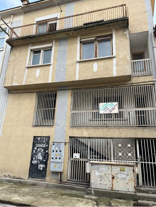 Продава се Къща в Казанлък - 500 кв.м за 459 €/кв.м - Снимка #2