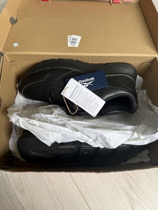 НОВИ с етикет в оригинална кутия черни дамски маратонки Reebok 37.5 (24cm)