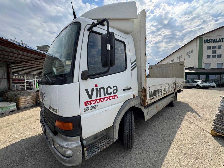 Utilitară Mercedes-Benz Atego 815 cu trapă hidraulică