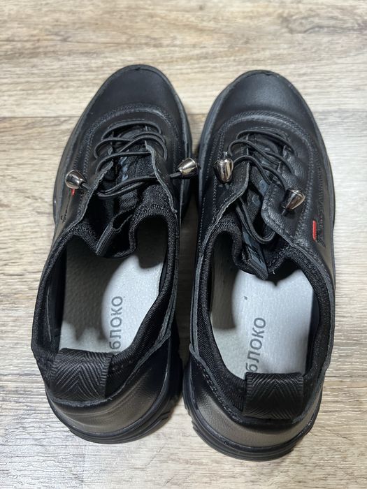 Продам обувь на мальчика размер 36