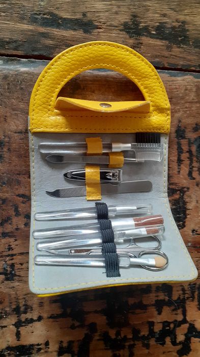 дамски козметичен комплект несесер с инструменти