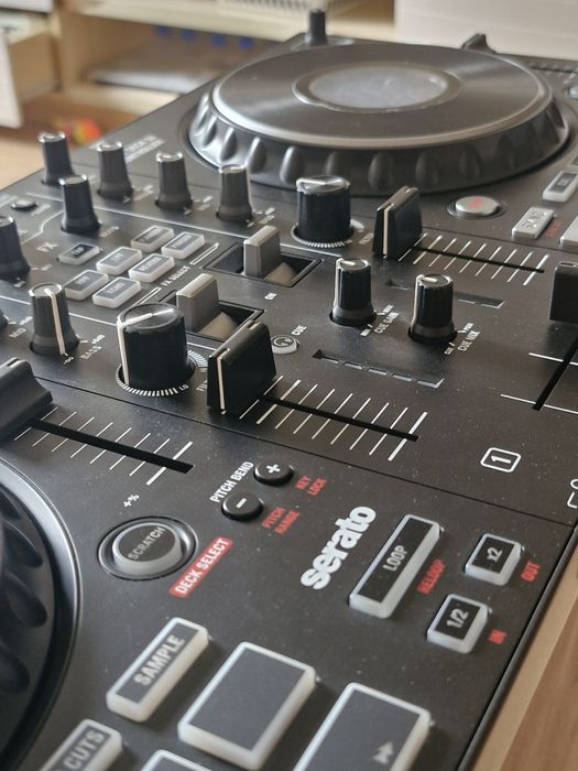 DJ контроллер Numark Mixtrack PLATINUM FX