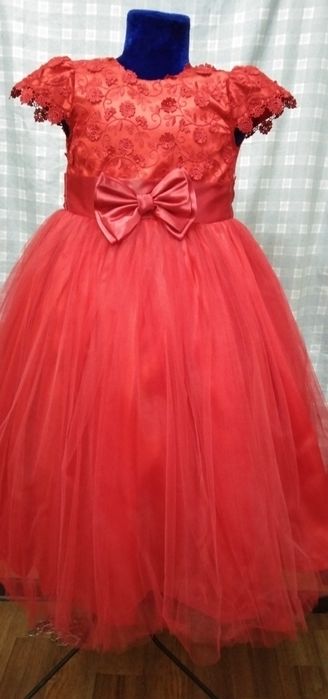 Нарядные платья для девочек