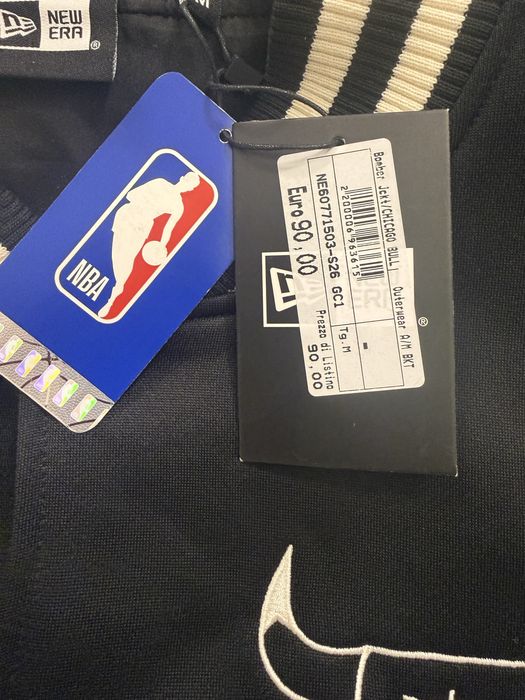 Geacă bomber New Era Chicago Bulls – M – nouă cu etichetă