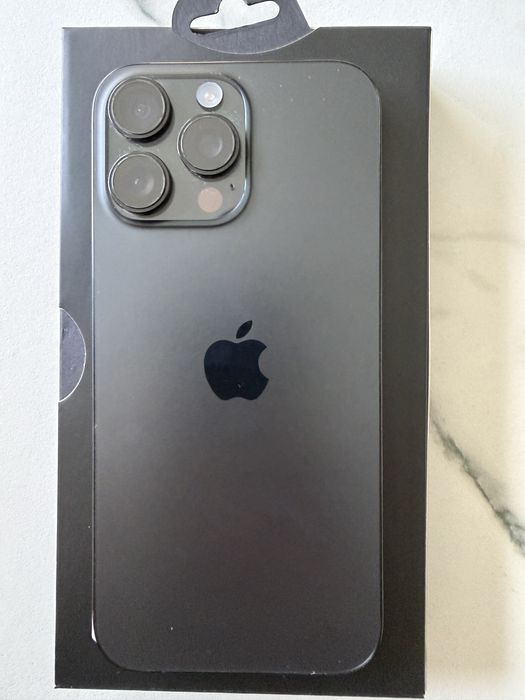 iPhone 16 Pro Max 256GB - Като нов, пълен комплект + кожен кейс Woolnut