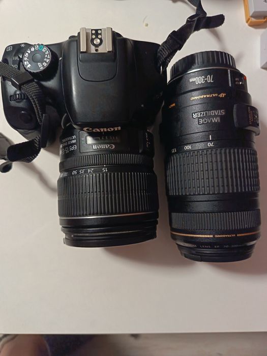 Vând aparat  foto Canon Eos 550D