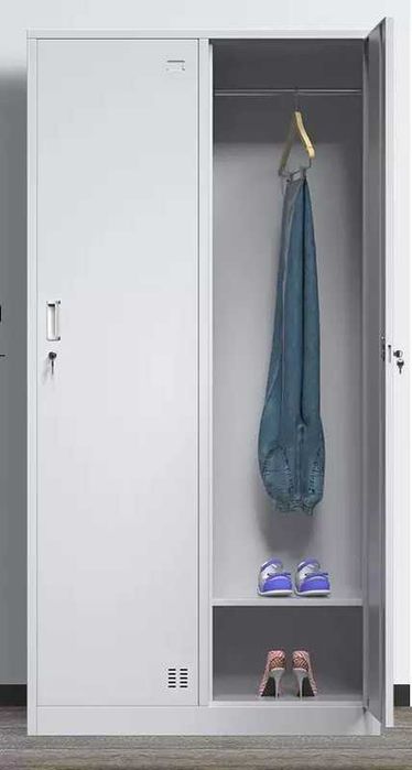 Ko‘p eshikli kiyim shkafi/Металлический шкаф для одежды