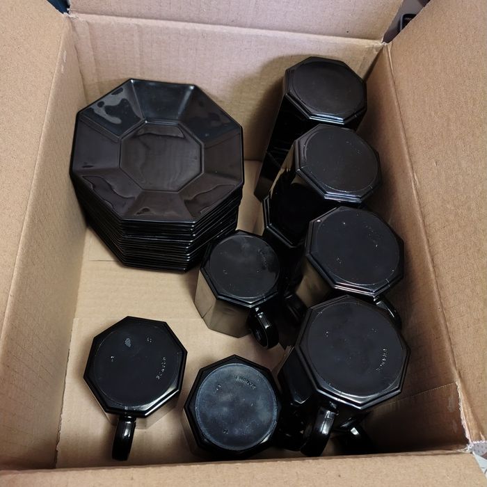 Продавам сервиз за кафе на бройка или целия по желание