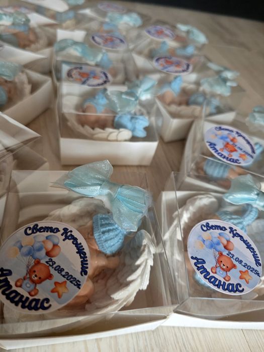 ~Бебенце върху възглавница или крило~Подарък за гости~Ръчна изработка~