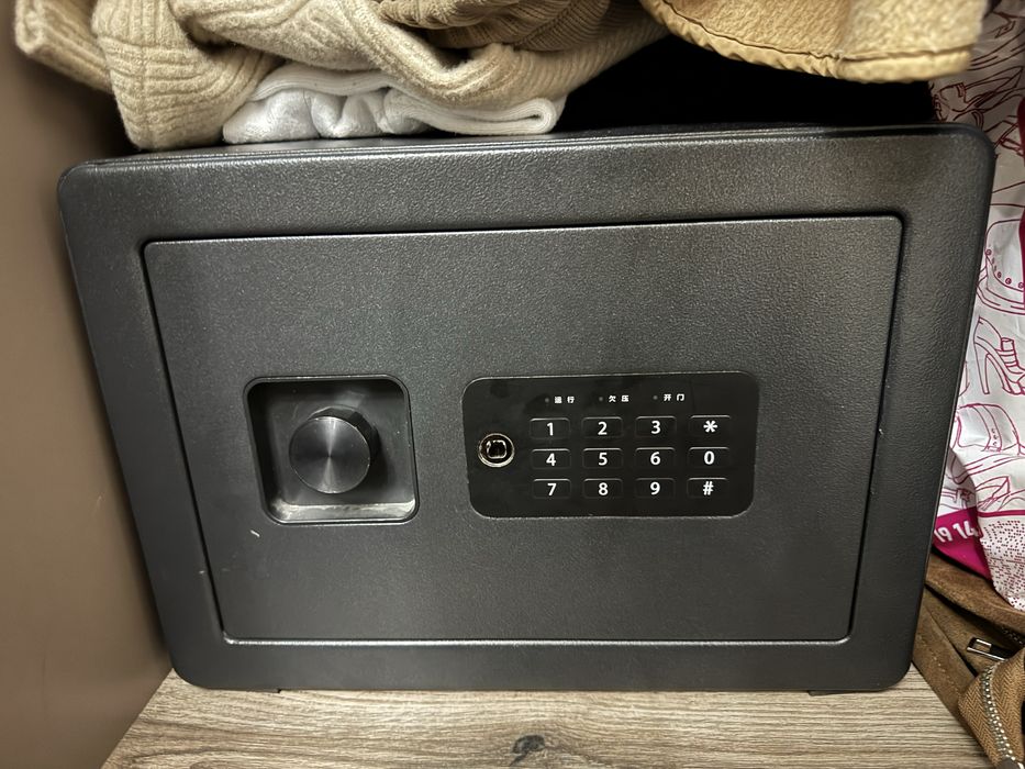 Сейф 33515 deli ( safe )