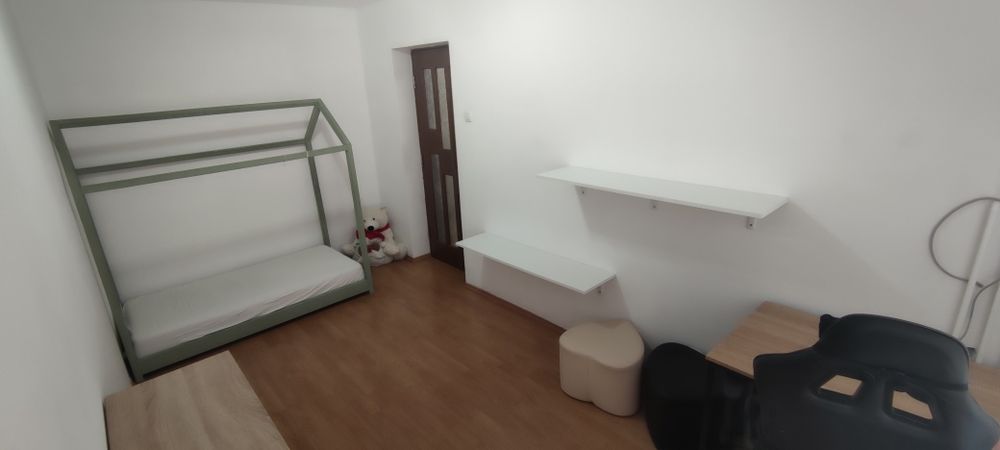 Apartament cu 3 camere + loc de parcare