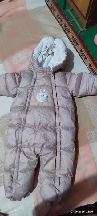 Продам комбинезон для малышки