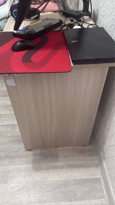 продам компютерный,рабочий стол