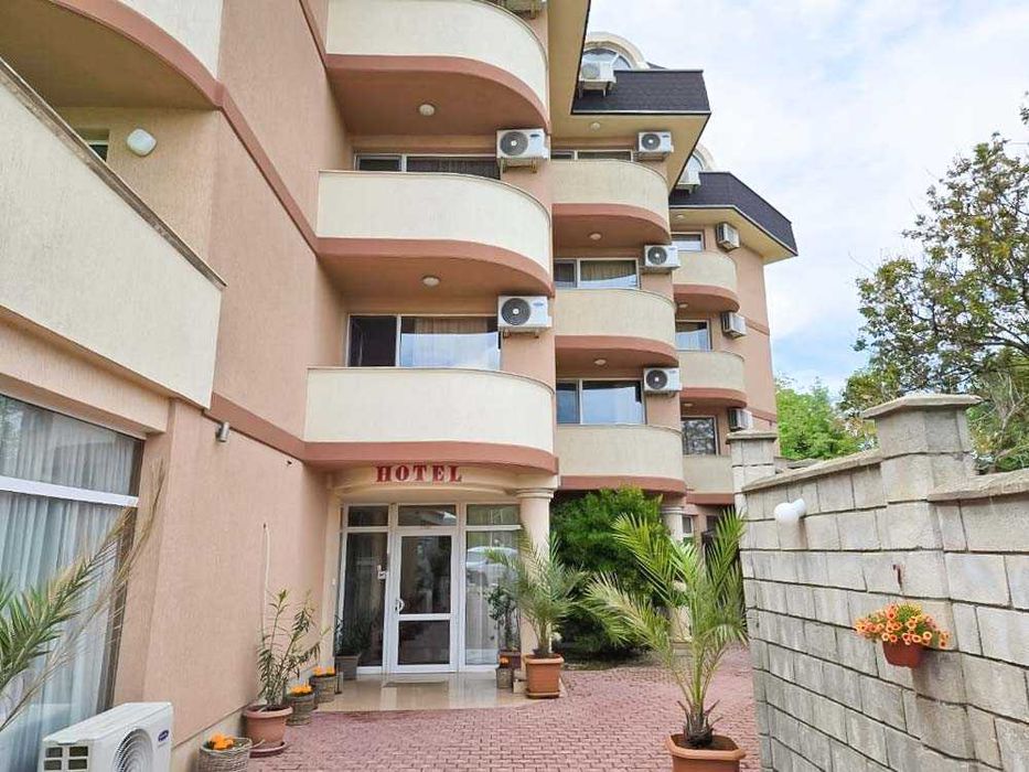 Продава се Хотел в Балчик - 2000 кв.м за 230 €/кв.м - Снимка #3