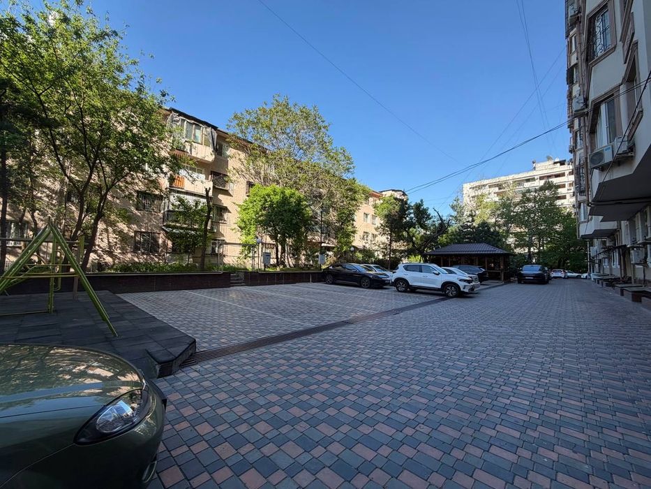 Продается 1 комнатная квартира ремонт Ц-5, Лакосте, Юнусабадский район