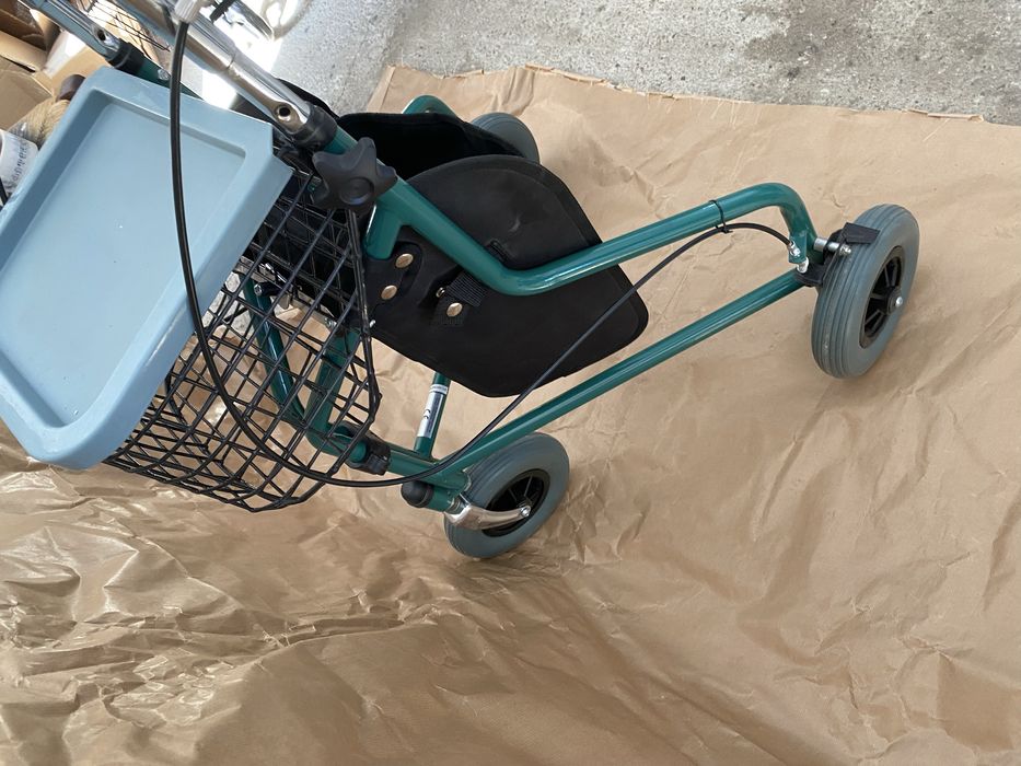 Cadru(rolator) cu 3 roti