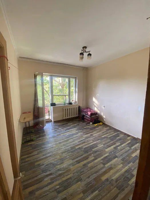 1/3/4. Сергели 2. Дом - бывшее общежити, квартира 18 м².