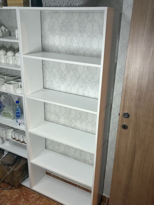 Шкаф полочки белого цвета