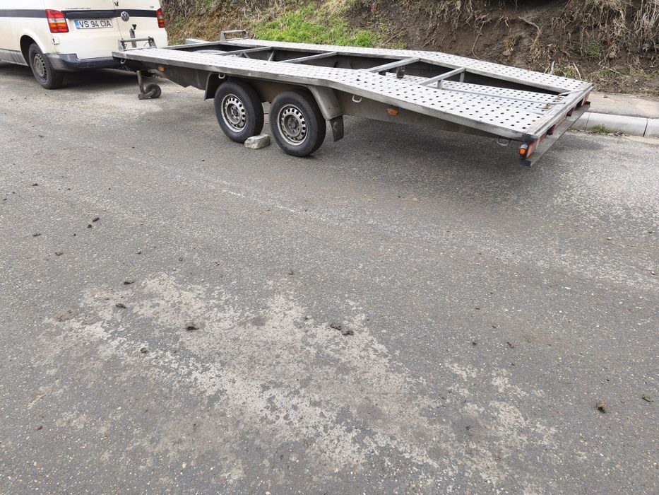 Vând platforma 2700 kg 4.5 m utili stare foarte bună și remorca 2000 k