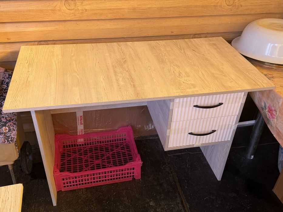 Рабочий стол двумя тумбами