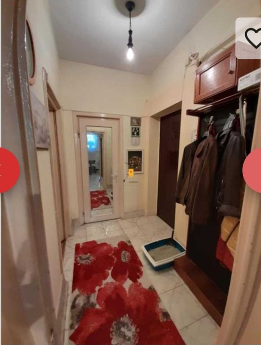 Strada praga, apartament 57mp, două camere, decomandat, curte cu loc parcare și garaj.  Preț negociabil.