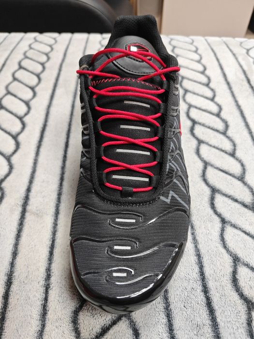 Nike air max plus  tuned air black red