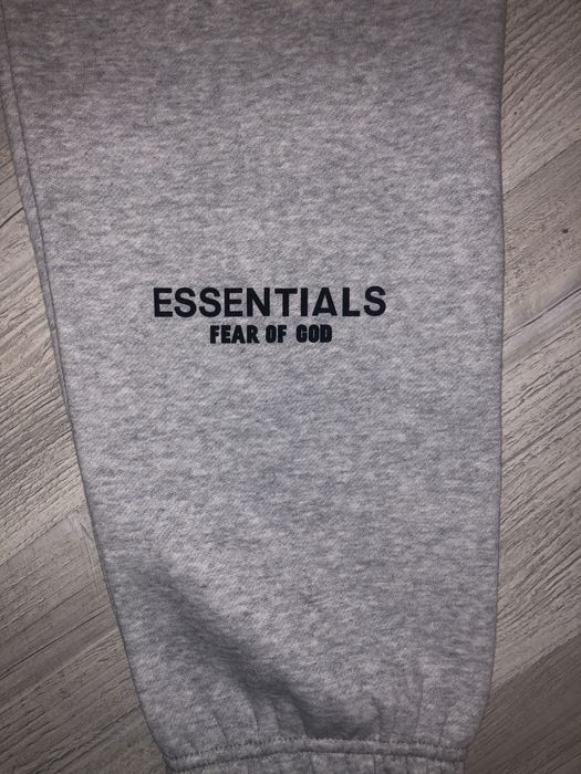 Pantaloni Essentials Gri