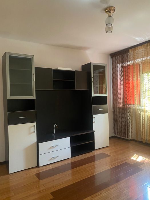 Închiriez apartament