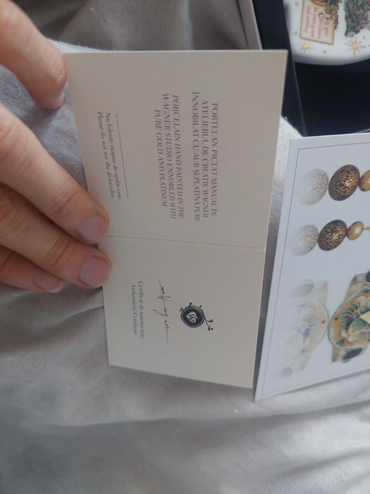 Portelan pictat manual in atelierul de creatie Wagner înnobilat cu aur