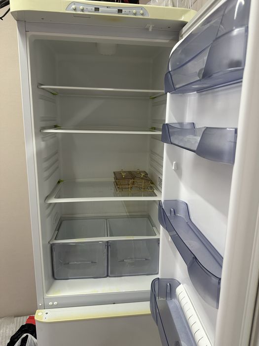 Продам холодильник на запчасти