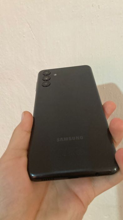 Продаю самсунг Galaxy A04s цена договорная