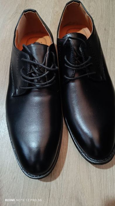 Pantofi  mărimea 44