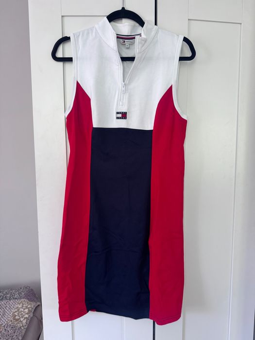 Спортна рокля Tommy jeans