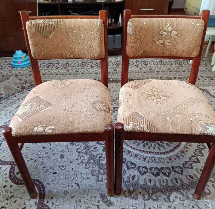 Продаются диван с креслом , шкаф и стулья