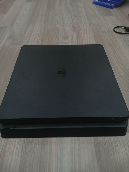 Продам playstation 4 slim 1tb