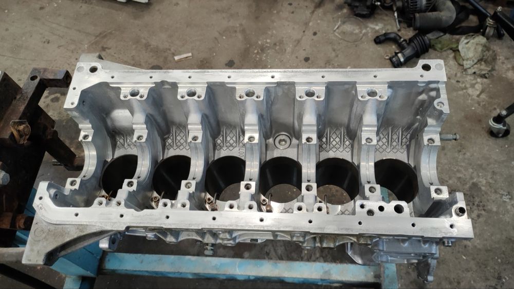 Двигател от БМВ е38 2.8i м52б28ТУ