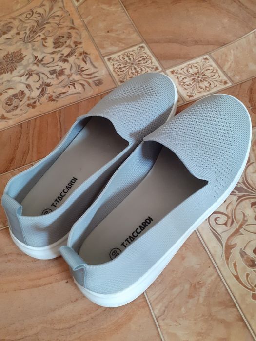 Тапочки женские.