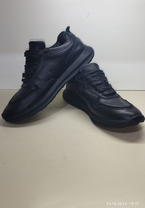 Продаю из чистой кожи кроссовки!