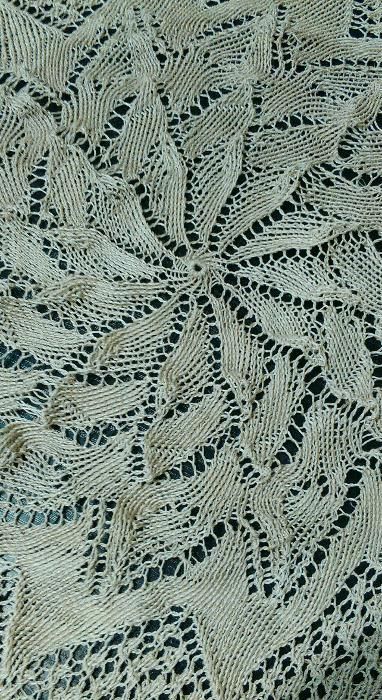 Продавам карета плетени на 5 куки