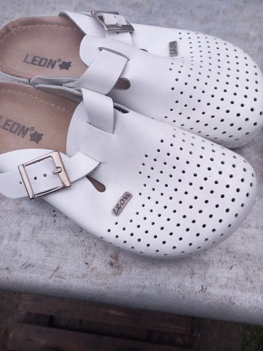 Vând  papuci de spital, bucatar