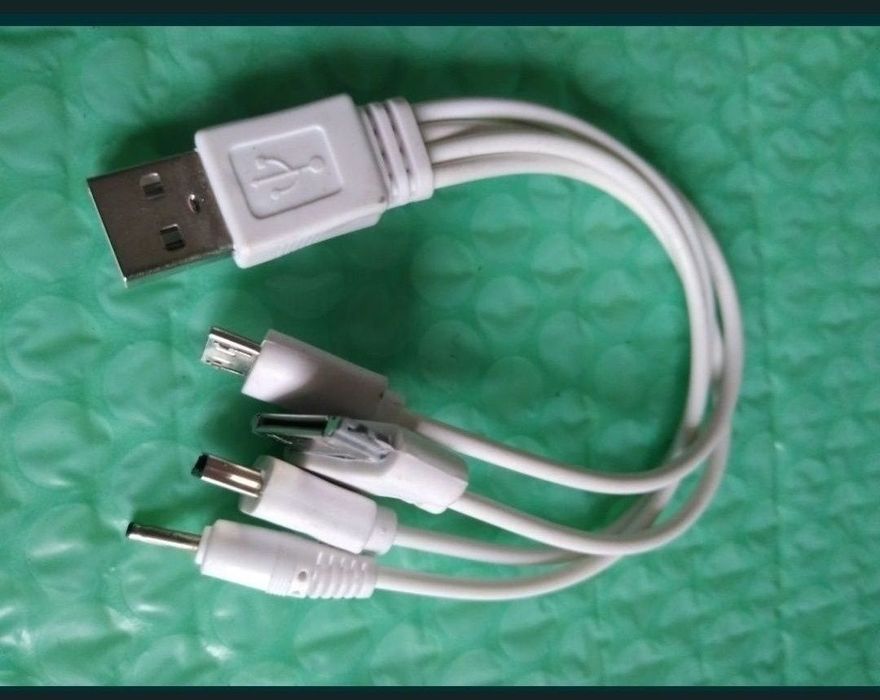 Adaptori, diferiți conectori, cabluri cu mufe diferite de conectare