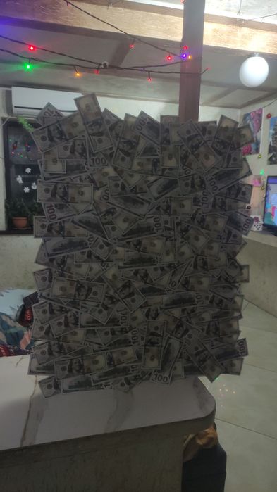 Картина из денег