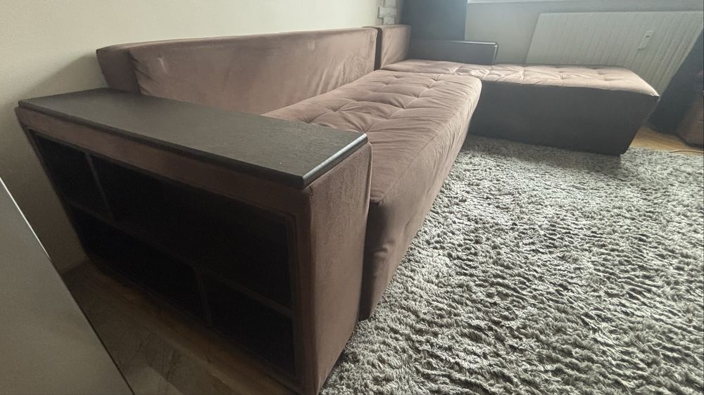 Ъглов диван за всекодневна.