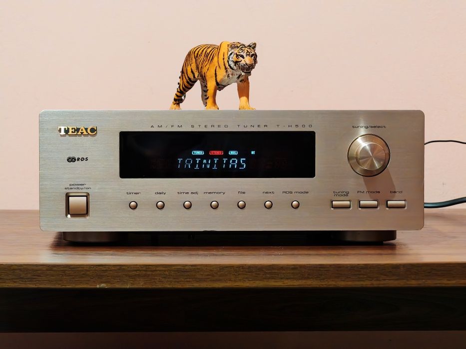 Teac T-H500 Reference. Tuner fin, gama high end. Preț fix !